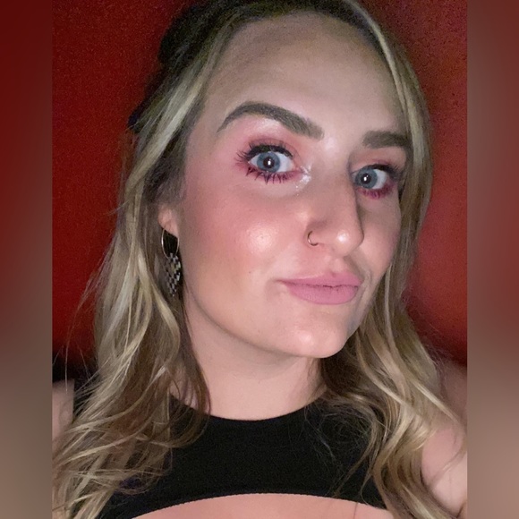 Hey!! I’m Savannah💖 I’m also a wifey💋, mama x2💙 💖, pet mama, and peds RN🩺 - Picture 1 of 14